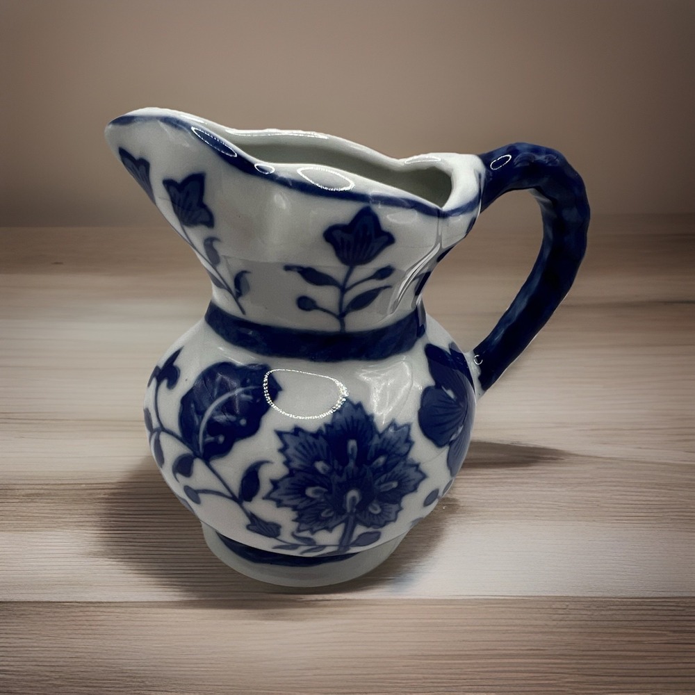 Formalities by Baum Bros Blue & White Porcelain Wall Pocket 1/2 Vase MINT 4"
